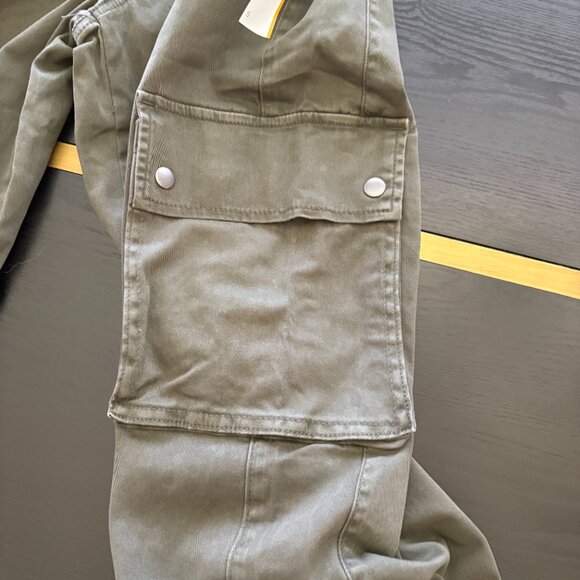 Wild Fable Wide Leg Tapered at Ankle Cargo Pants Green Size Small NWT - Picture 11 of 12